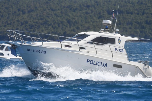 Jadrija: Mjestani Prvi? luke prosvjeduju brodicama nezadovoljni stanjem brodova na liniji 505 u koncesiji “Jadrolinije”